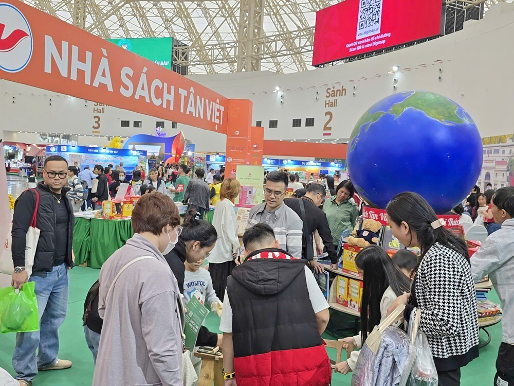Bất ngờ với lượng khách đến Không gian sách tại Hội chợ mùa Thu - ảnh 5