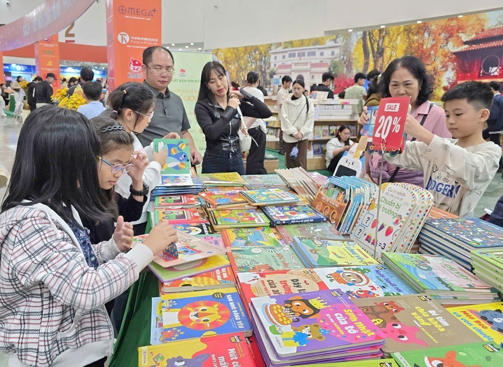 Bất ngờ với lượng khách đến Không gian sách tại Hội chợ mùa Thu - ảnh 9