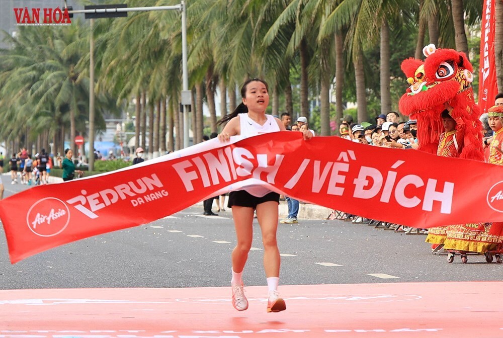 Gần 8.000 VĐV tham gia Giải chạy AirAsia RedRun Đà Nẵng 2026 - Quán quân 21  - ảnh 11
