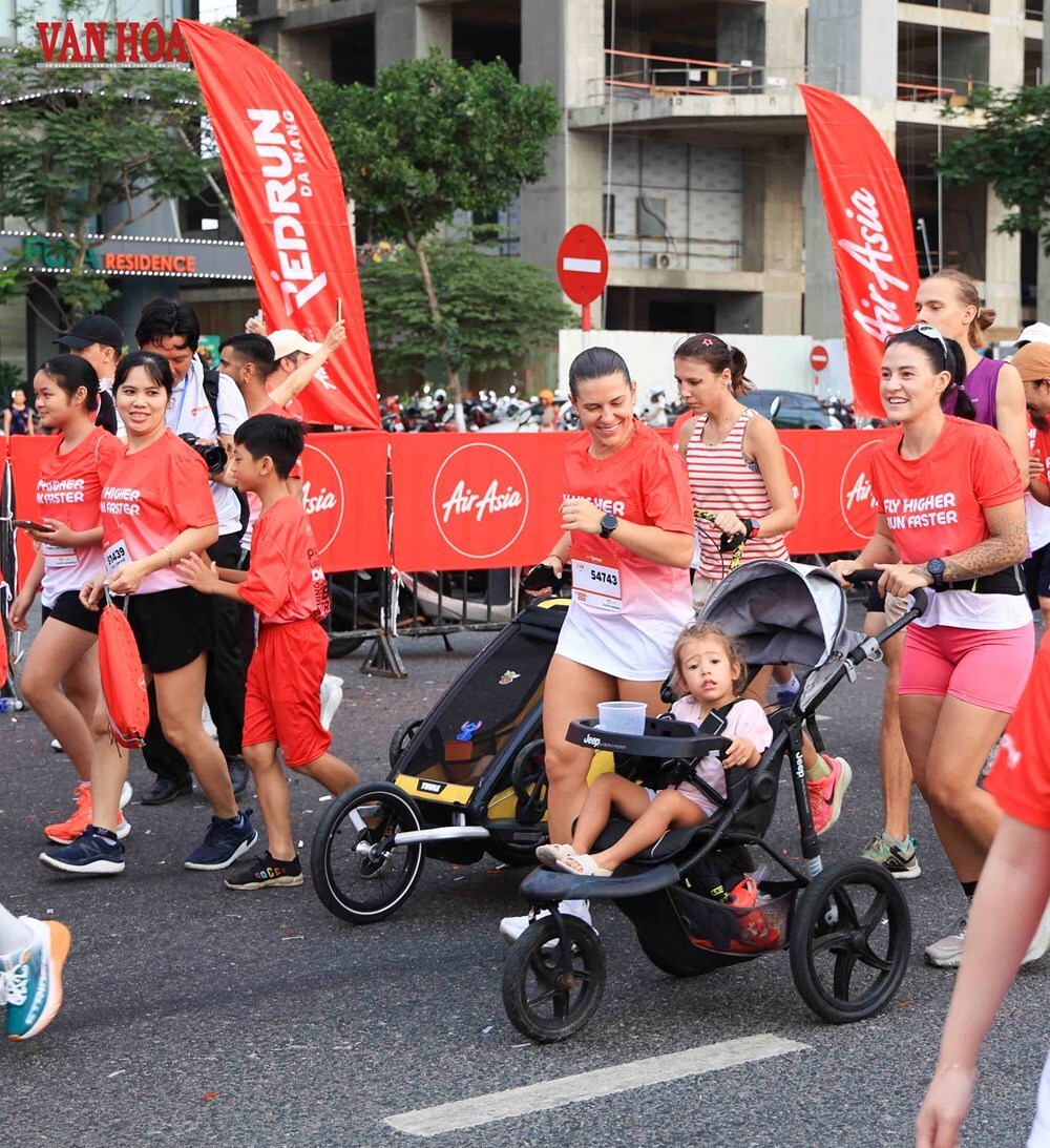 Gần 8.000 VĐV tham gia Giải chạy AirAsia RedRun Đà Nẵng 2026 - Quán quân 21  - ảnh 6