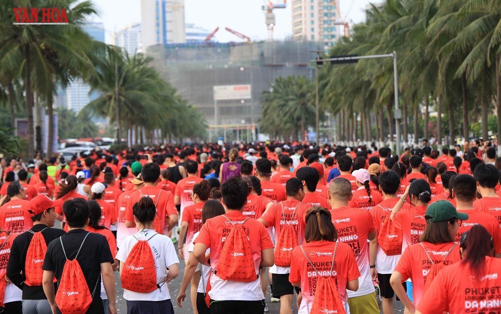 Gần 8.000 VĐV tham gia Giải chạy AirAsia RedRun Đà Nẵng 2026 - Quán quân 21  - ảnh 8