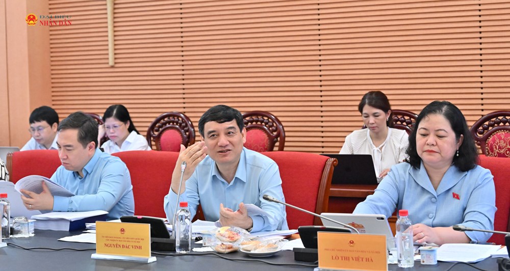 Chủ nhiệm Ủy ban Văn hóa và Xã hội Nguyễn Đắc Vinh phát biểuVQK_9035