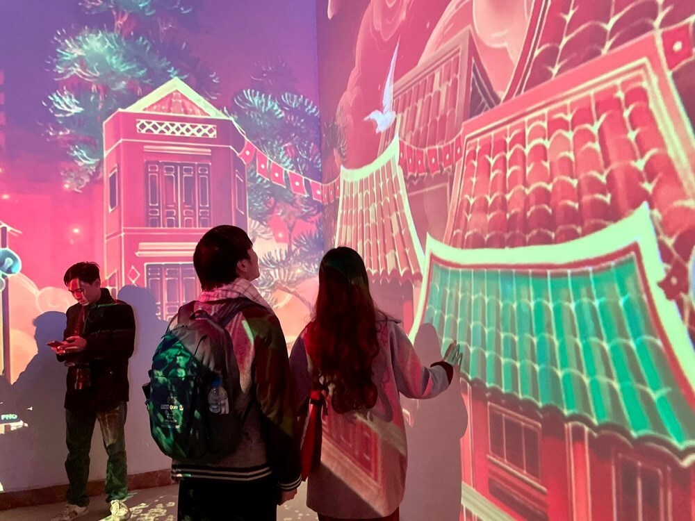 Trải nghiệm miễn phí không gian triển lãm số “Hà Nội rạng rỡ - Ánh sáng và Di sản“ - ảnh 5