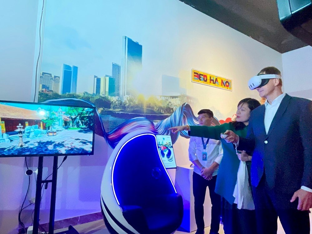 Trải nghiệm miễn phí không gian triển lãm số “Hà Nội rạng rỡ - Ánh sáng và Di sản“ - ảnh 2