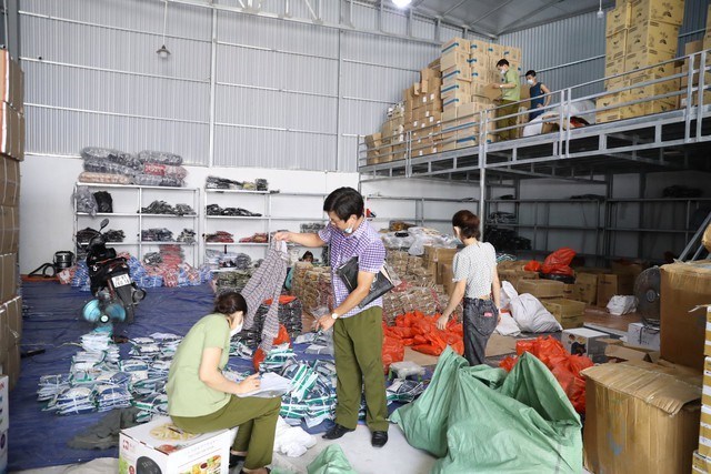 Thủ tướng: Đẩy mạnh cao điểm đấu tranh phòng chống buôn lậu, gian lận thương mại, hàng giả, xâm phạm quyền sở hữu trí tuệ - ảnh 2