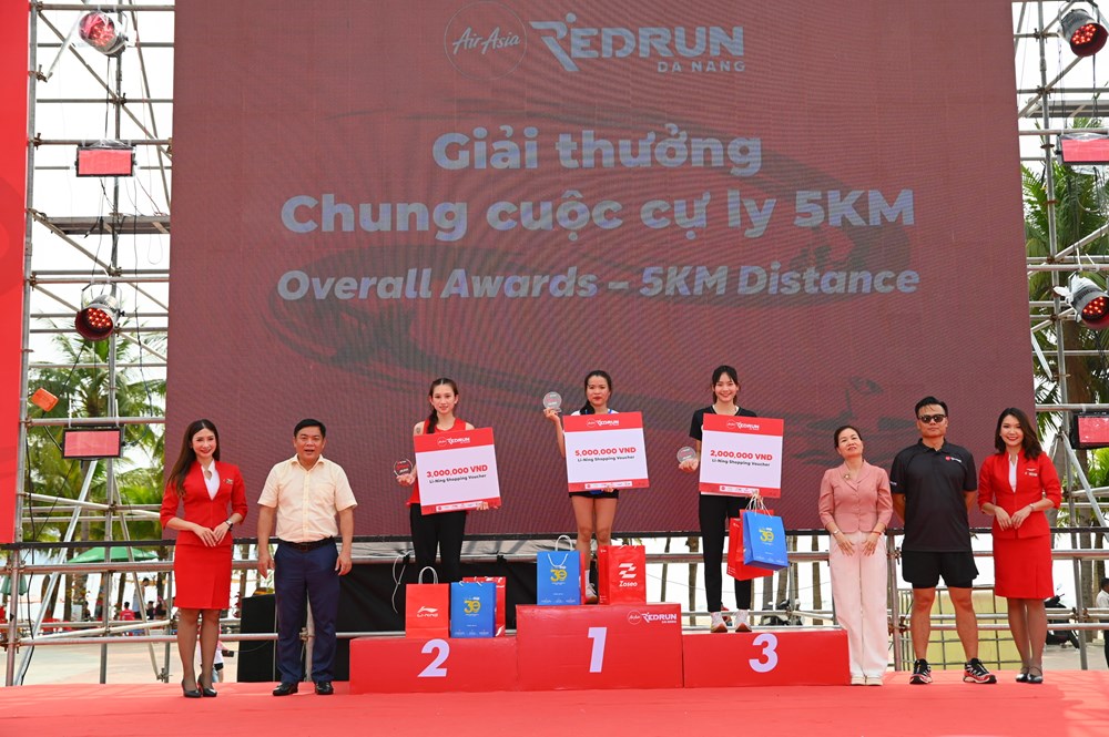 Hành trình “Sẵn sàng - Bắt đầu - Đổi mới” trên từng bước chạy tại  AirAsia RedRun Danang 2026 khép lại thành công với gần 8.000 vận động viên tham gia - ảnh 6