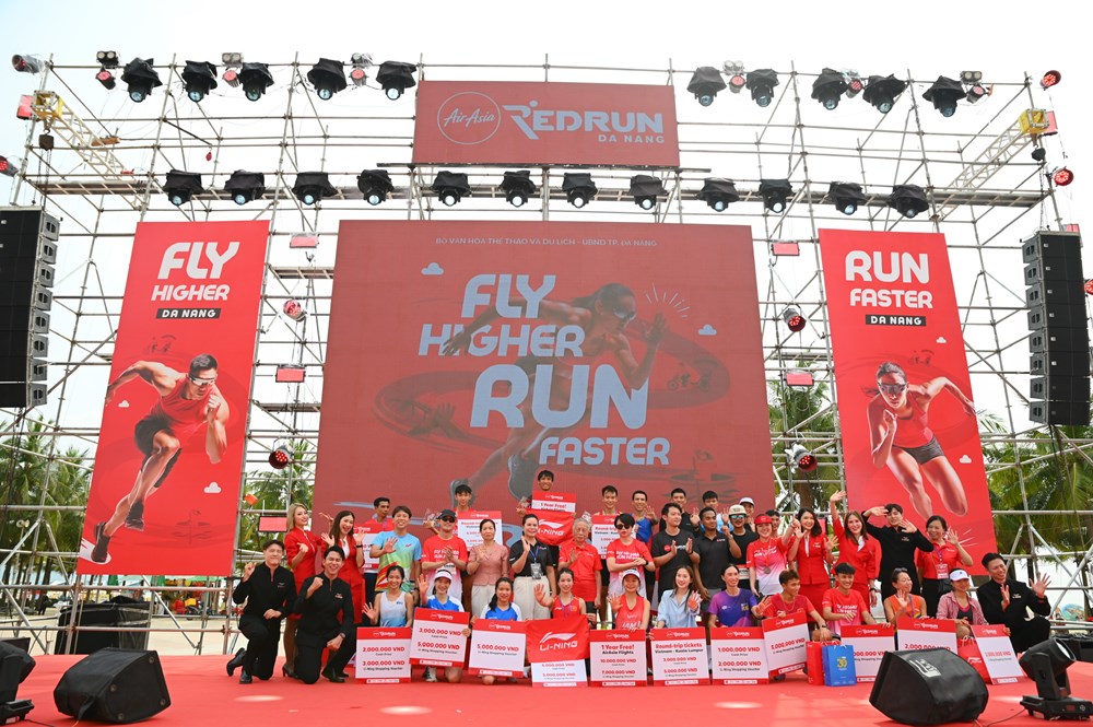 Hành trình “Sẵn sàng - Bắt đầu - Đổi mới” trên từng bước chạy tại  AirAsia RedRun Danang 2026 khép lại thành công với gần 8.000 vận động viên tham gia - ảnh 7