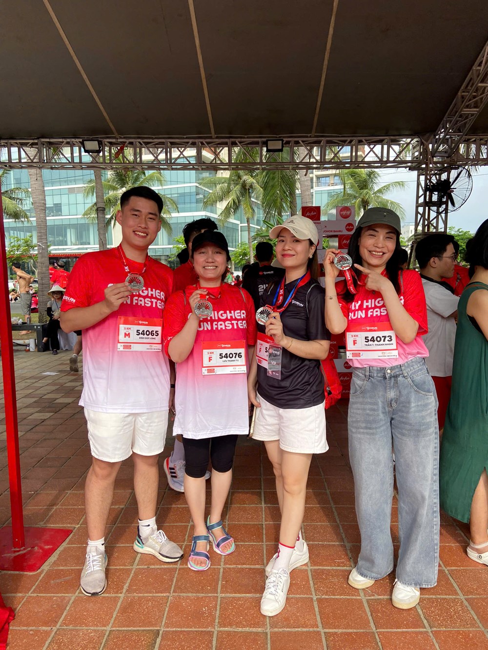 Những hình ảnh “nhuộm đỏ” các cung đường Đà Nẵng tại Giải chạy AirAsia RedRun Đà Nẵng 2026 - ảnh 2