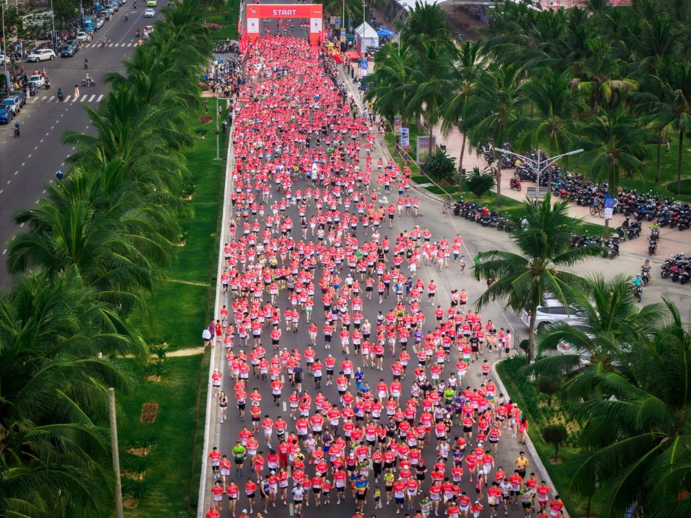 Những hình ảnh “nhuộm đỏ” các cung đường Đà Nẵng tại Giải chạy AirAsia RedRun Đà Nẵng 2026 - ảnh 5