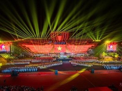 Tổ chức các Chương trình nghệ thuật đặc sắc, phù hợp với truyền thống văn hóa, thuần phong mỹ tục và điều kiện phát triển kinh tế - xã hội của địa phương, phục vụ Nhân dân đón Tết