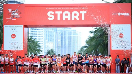 Hành trình “Sẵn sàng - Bắt đầu - Đổi mới” trên từng bước chạy tại  AirAsia RedRun Danang 2026 khép lại thành công với gần 8.000 vận động viên tham gia