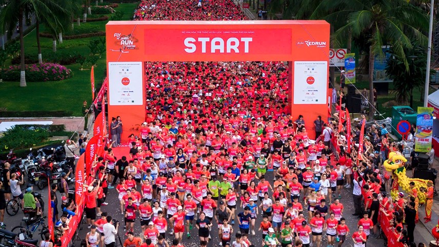Những hình ảnh “nhuộm đỏ” các cung đường Đà Nẵng tại Giải chạy AirAsia RedRun Đà Nẵng 2026